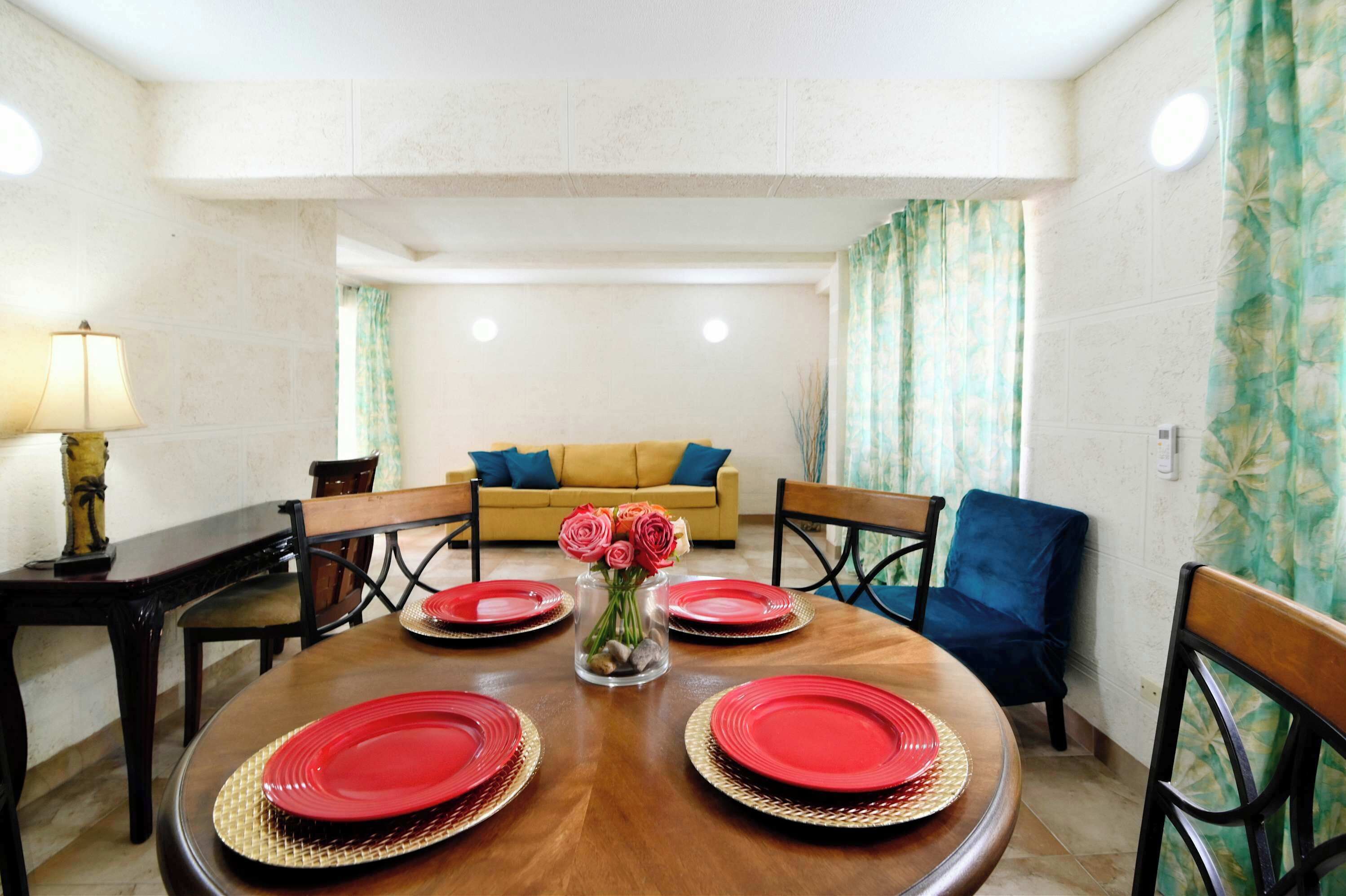Poolside Stay W/ Private Patio Near The Beach - Worthing