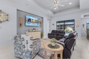 Interior - Gulf Access, Heated Pool and Spa, Tiki Hut, & Bikes - Cape Clover - Roelens Vacations (Cape Coral)