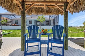 Outdoor dining - Gulf Access, Heated Pool and Spa, Tiki Hut, & Bikes - Cape Clover - Roelens Vacations (Cape Coral)