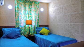 2 chambres, coffres-forts dans les chambres, bureau