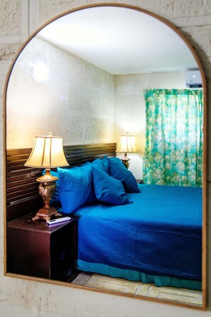 2 chambres, coffres-forts dans les chambres, bureau