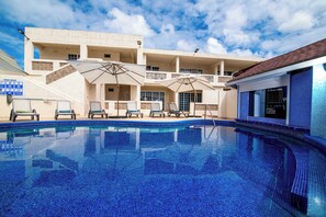 Pool - Beach, Pool & Balcony, Perfect Getaway! (Oistins)