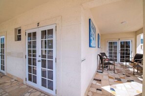 Terrace/patio - Relaxing Haven with Pool & Gourmet Dining (Oistins)