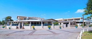 Exterior - Relaxing Haven with Pool & Gourmet Dining (Oistins)