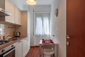 Microonde, forno, piano cottura, lavastoviglie