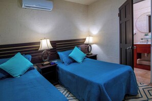 2 chambres, coffres-forts dans les chambres, fer et planche à repasser