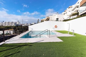 Pool - Modern Apartment with Sea View (Estepona)
