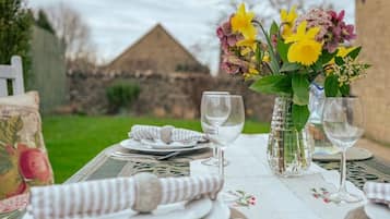 Tempat makan outdoor