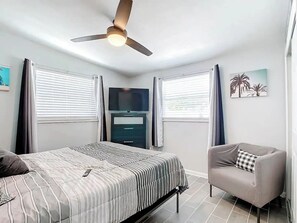 2 bedrooms, in-room safe, desk, iron/ironing board