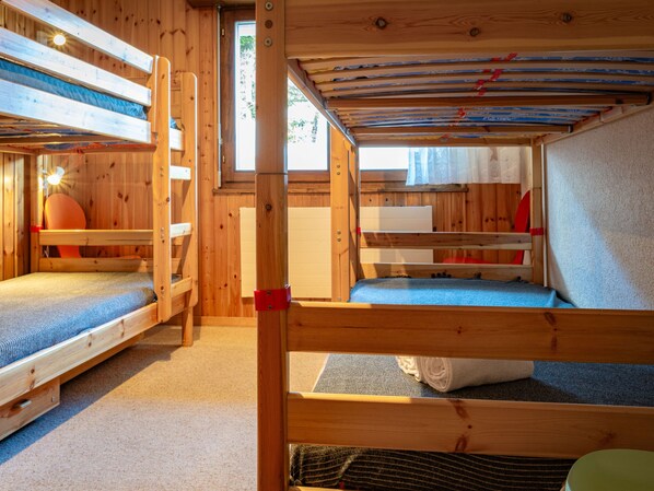 2 habitaciones, escritorio y acceso a internet