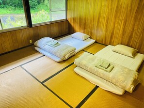 WiFi, bed sheets - Beautiful riverside getaway near Yubara Hot Springs - AC, WiFi. Family Friendly! (Maniwa)
