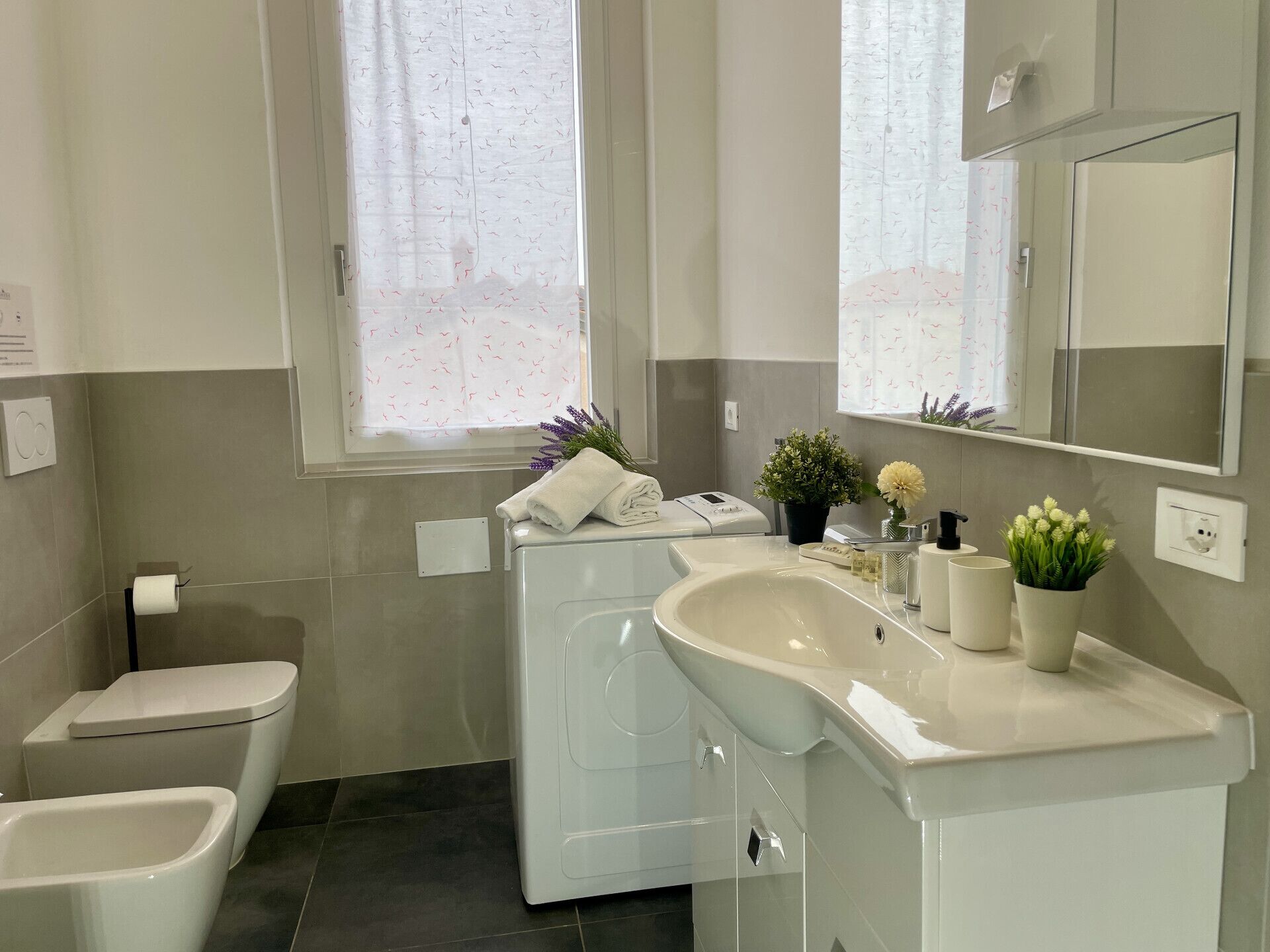 Douche, articles de toilette gratuits, sèche-cheveux, bidet