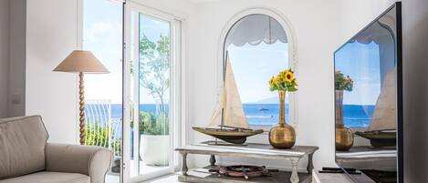 Televisión y chimenea