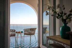 Interior - Villa Stunning view on the sea of Naples with private pool and beach access (San Montano)