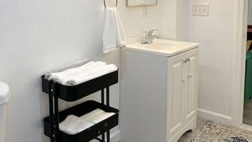 Toallas, jabón, papel de baño