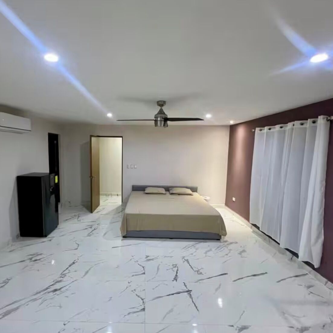 2 habitaciones, tabla de planchar con plancha y wifi 