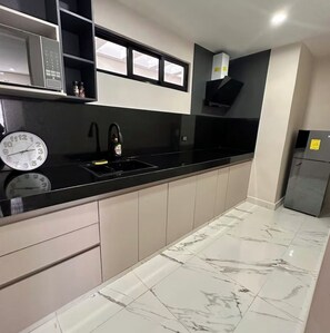 Private kitchen - Modern 2BR Suite on Col. Aleman near Paseo de Montejo & Centro Historico (Merida)