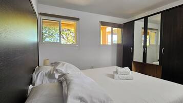 2 多间卧室、免费 WiFi、床单