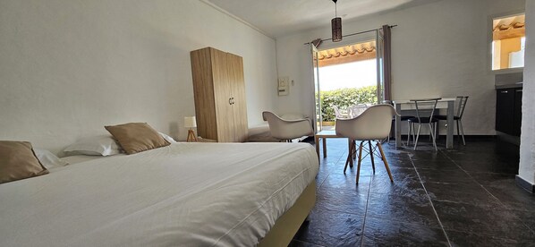 1 bedroom, free WiFi, bed sheets