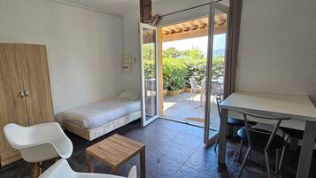 1 habitación, wifi gratis y ropa de cama