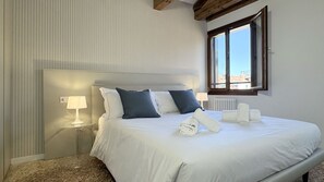 Iron/ironing board, free WiFi, bed sheets