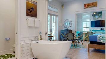 2 多间卧室、办公桌、免费 WiFi、床单