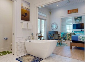 2 bedrooms, desk, free WiFi, bed sheets