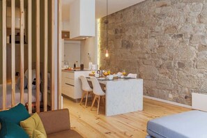 1 slaapkamer, een strijkplank/strijkijzer, reisbedje, wifi