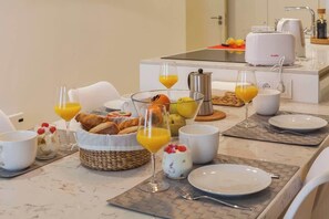 Dining - Ribeira Nest Apartment by Host Wise (Porto)