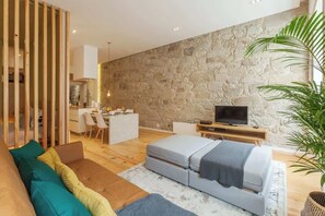 Televisión y oficina 