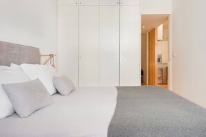 2 bedrooms, iron/ironing board, travel cot, WiFi