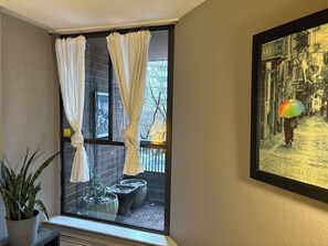 Interior - Cozy Home in Downtown Minutes from Seawall (Vancouver)