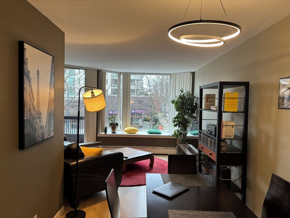 Interior - Cozy Home in Downtown Minutes from Seawall (Vancouver)