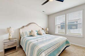 4 bedrooms, Internet, bed sheets - Ocean View Beach Club townhouse with pool, sauna, tennis, & washer/dryer (Ocean View)