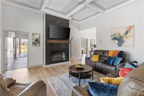 Smart TV, fireplace