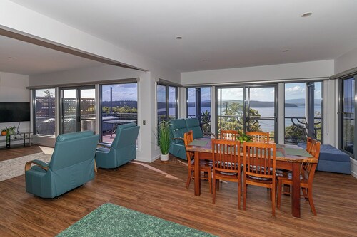 Blue Waters Lakeside escape.