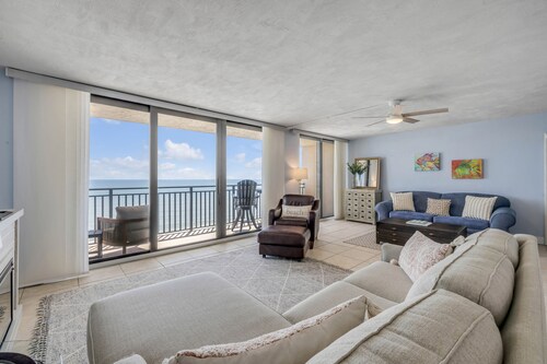 New Listing! Dog-friendly direct oceanfront 2/2 with private balcony and heated rooftop pool