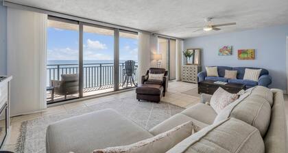 New Listing! Dog-friendly direct oceanfront 2/2 with private balcony and heated rooftop pool