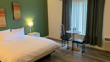 12 bedrooms, desk, free WiFi, bed sheets