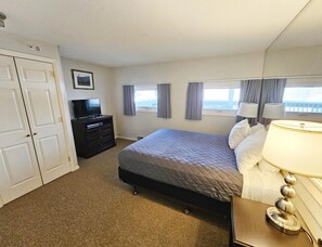 2 makuuhuonetta, silitysrauta/-lauta, Wi-Fi, vuodevaatteet