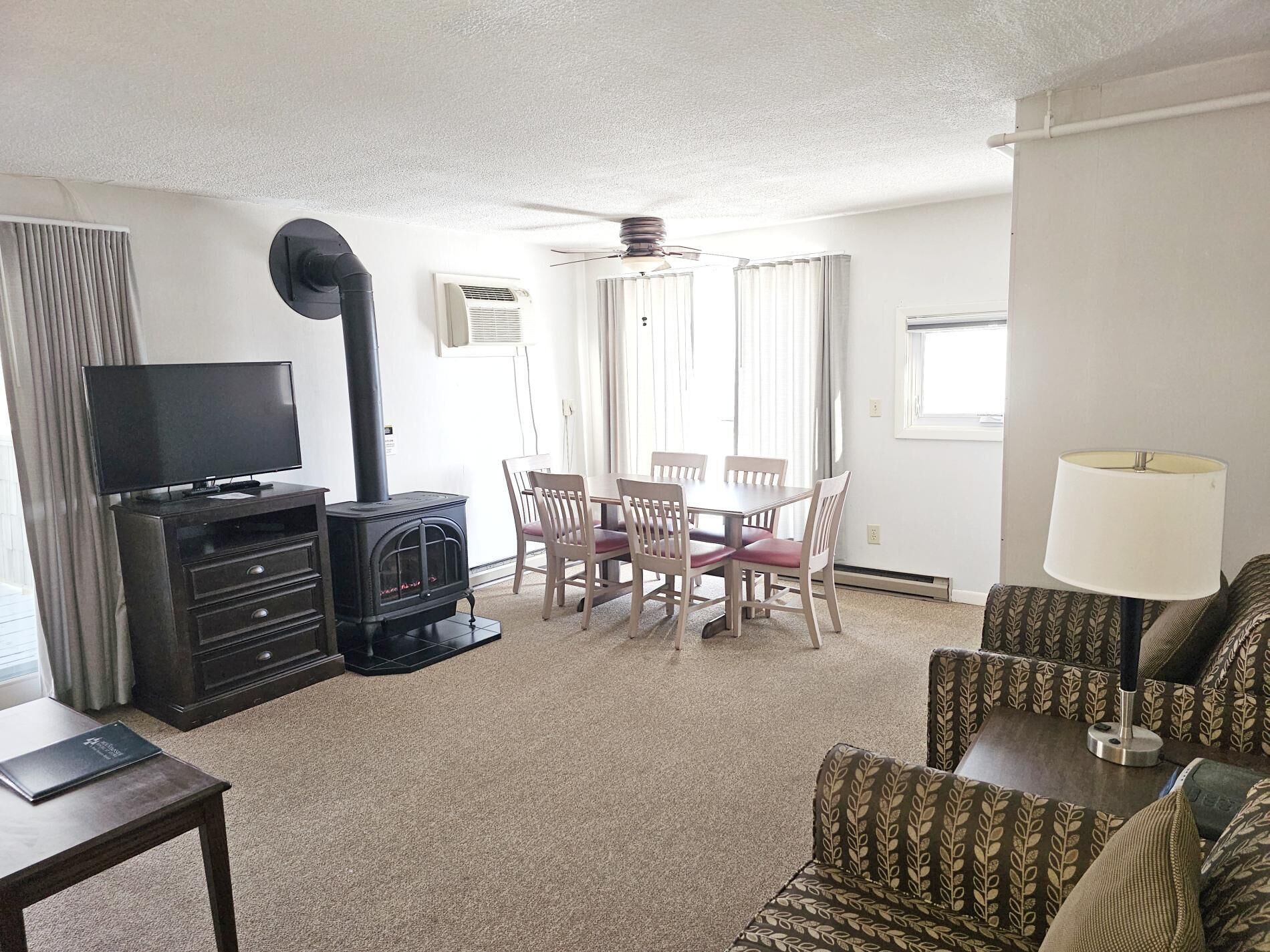 Centrally Located 2br Condo, Hot Tub&indoor Pool - Stowe, VT