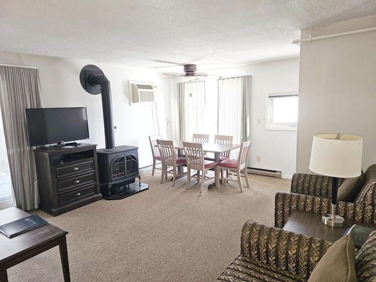 Centrally Located 2br Condo, Hot Tub&indoor Pool - Stowe, VT