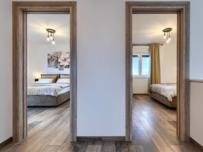 4 quartos, ferros/tábuas de passar roupa, Wi-Fi