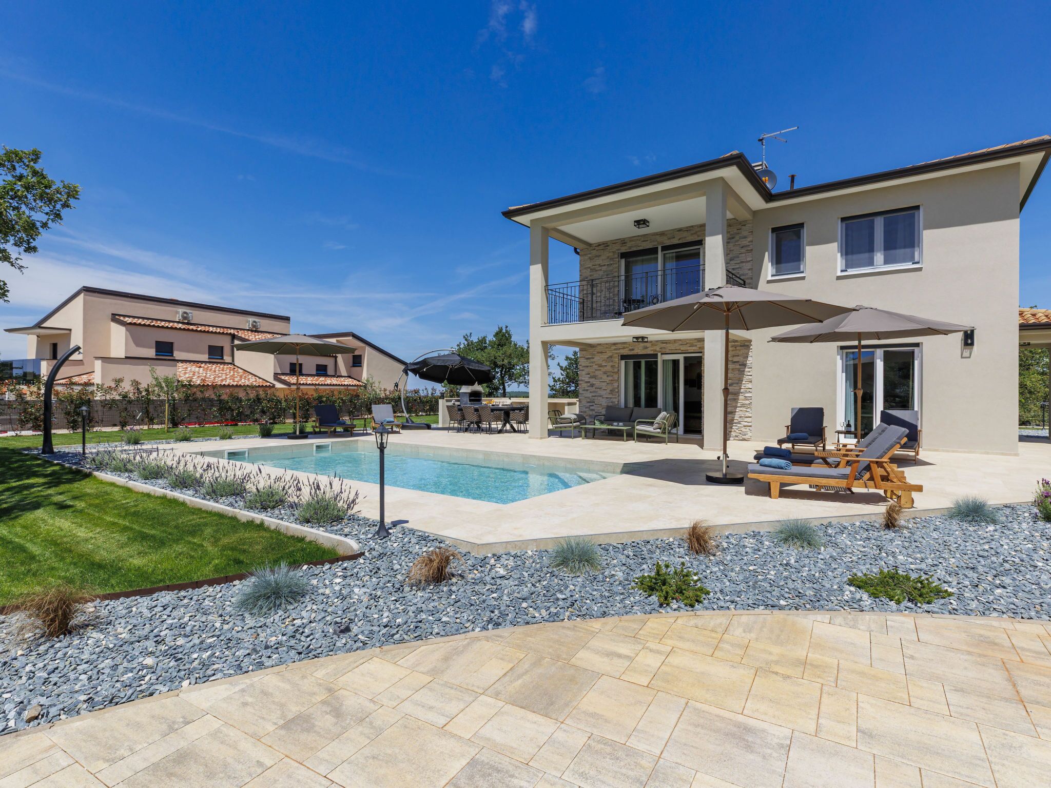 Een verwarmd zwembad