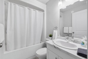 Handtücher, Seife, Shampoo, Toilettenpapier