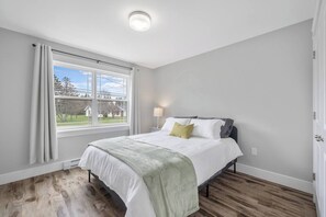 4 Schlafzimmer, Schreibtisch, Reisekinderbett, kostenloses WLAN