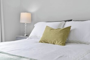 4 bedrooms, travel crib, WiFi, bed sheets