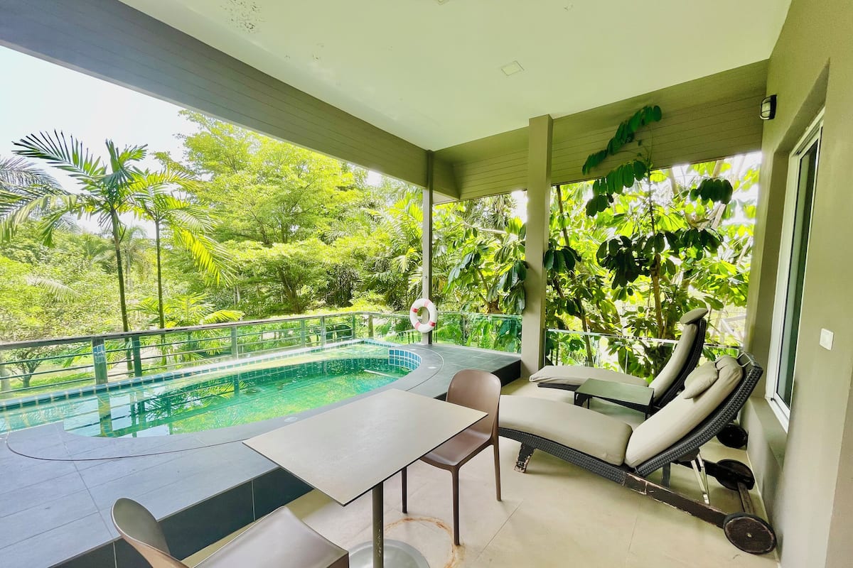 House, Multiple Beds | 1 bedroom, free minibar, desk, free WiFi