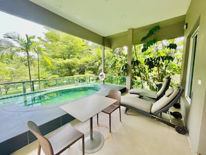 Casa, letti multipli | Minibar con snack e bevande gratuite, una scrivania, Wi-Fi gratuito