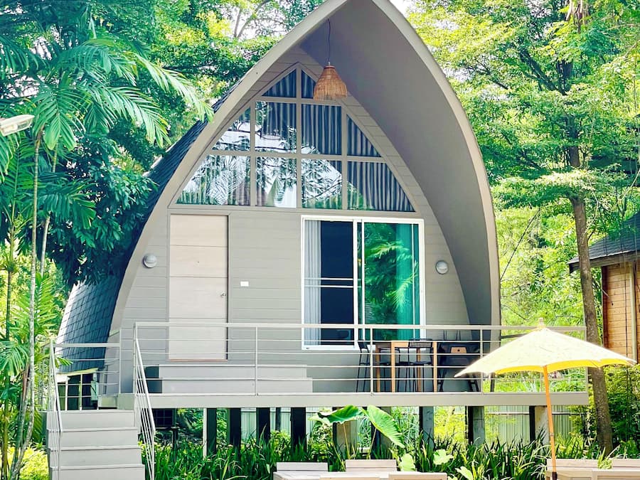 Room, 3 Single Beds | Free minibar, desk, free WiFi, bed sheets